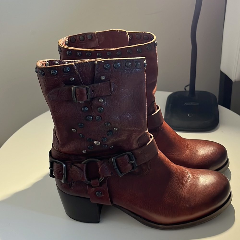 🍒Frye | The Veronica Studded Boots Nwot | Cherry🍒
